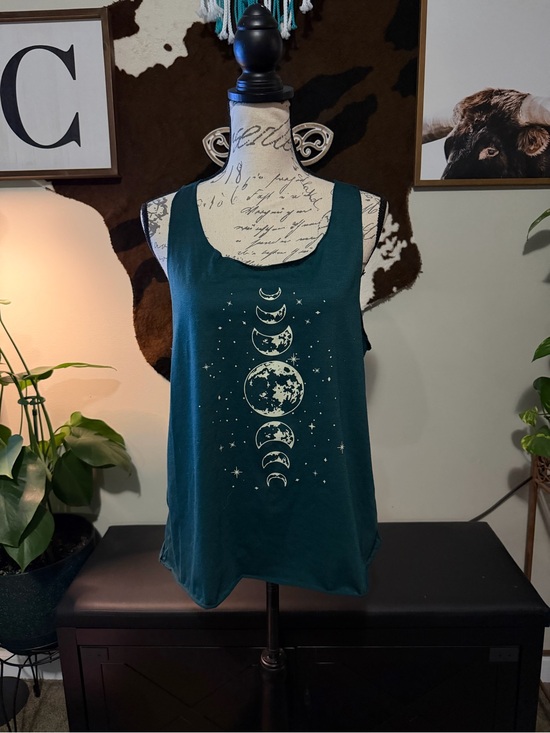 SHEIN Tops - SHEIN Teal Moon Phase Graphic Tank Top